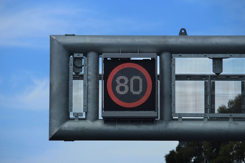 Digital speed sign
