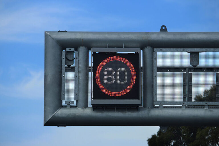 Digital speed sign
